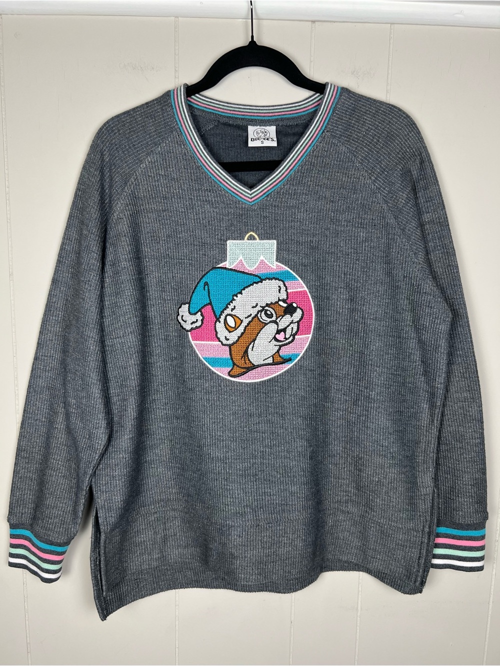 Buc-ee’s Gray Holiday Ornament V-Neck Sweater Oversized Size Small Pastels
